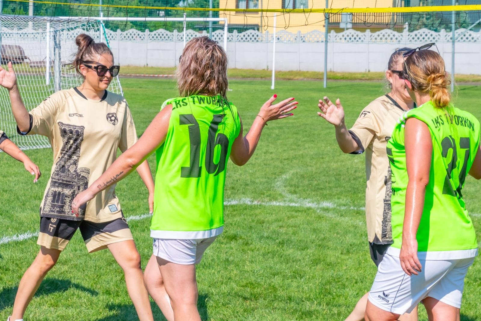 Zdjęcie w galerii na portalu naszraciborz.pl: Mamusie zagrały w siatkówkę o Puchar Sołtysa Tworkowa wiadomości z regionu