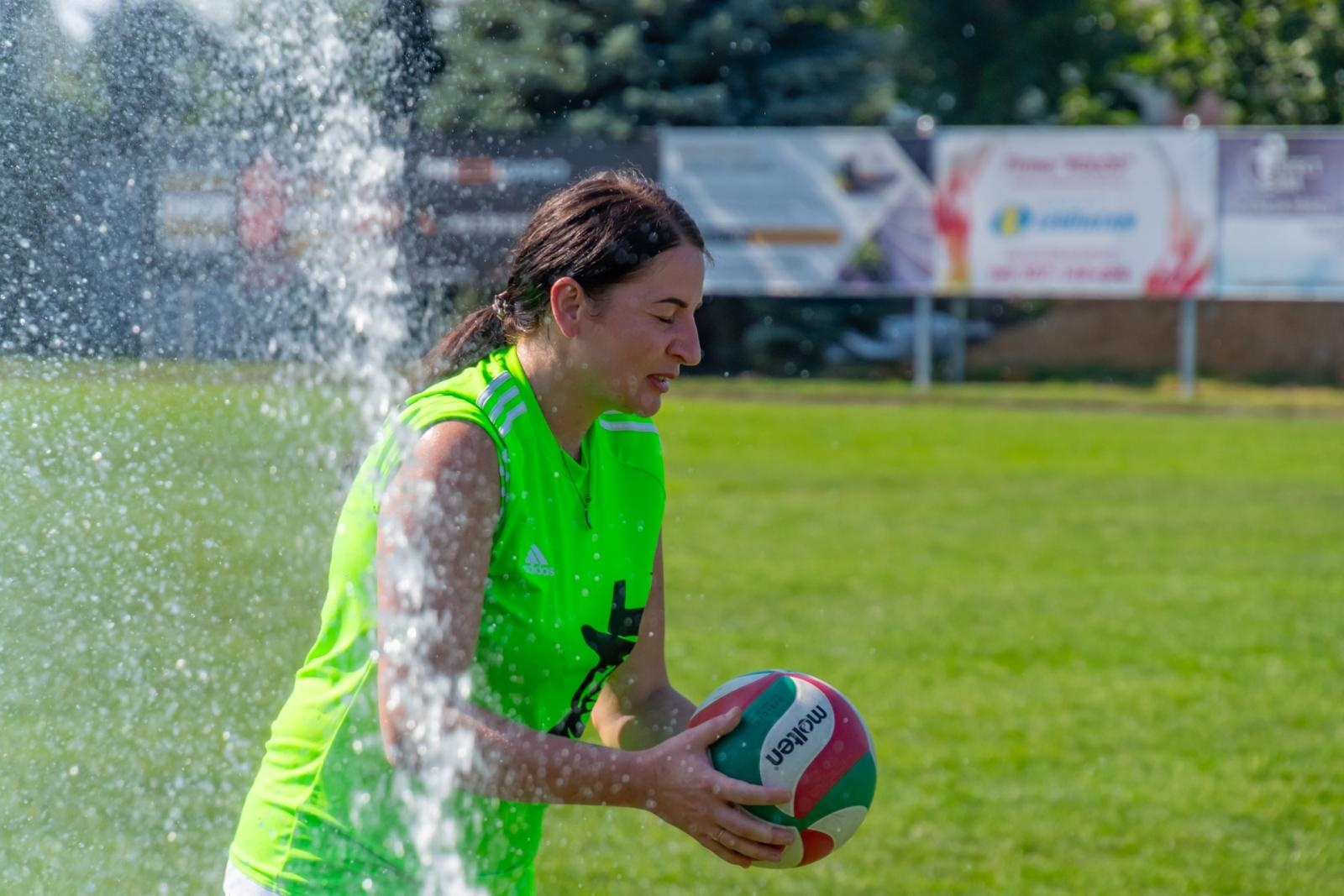 Zdjęcie w galerii na portalu naszraciborz.pl: Mamusie zagrały w siatkówkę o Puchar Sołtysa Tworkowa wiadomości z regionu