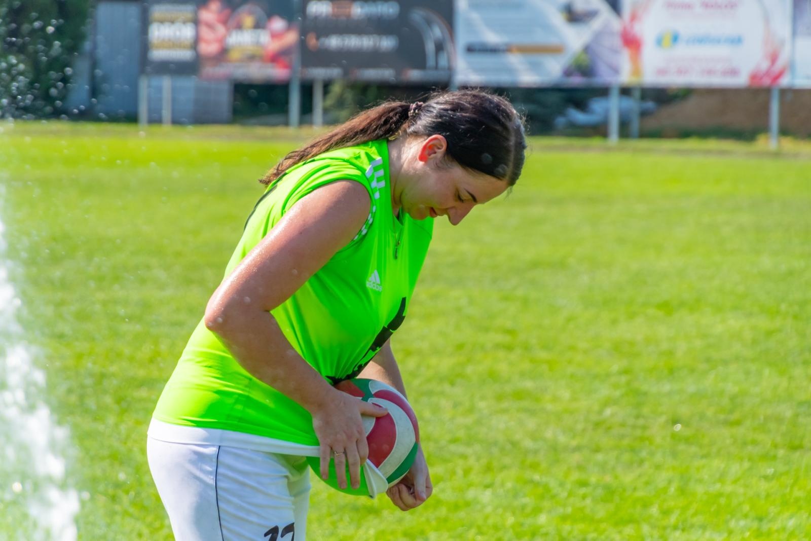 Zdjęcie w galerii na portalu naszraciborz.pl: Mamusie zagrały w siatkówkę o Puchar Sołtysa Tworkowa wiadomości z regionu