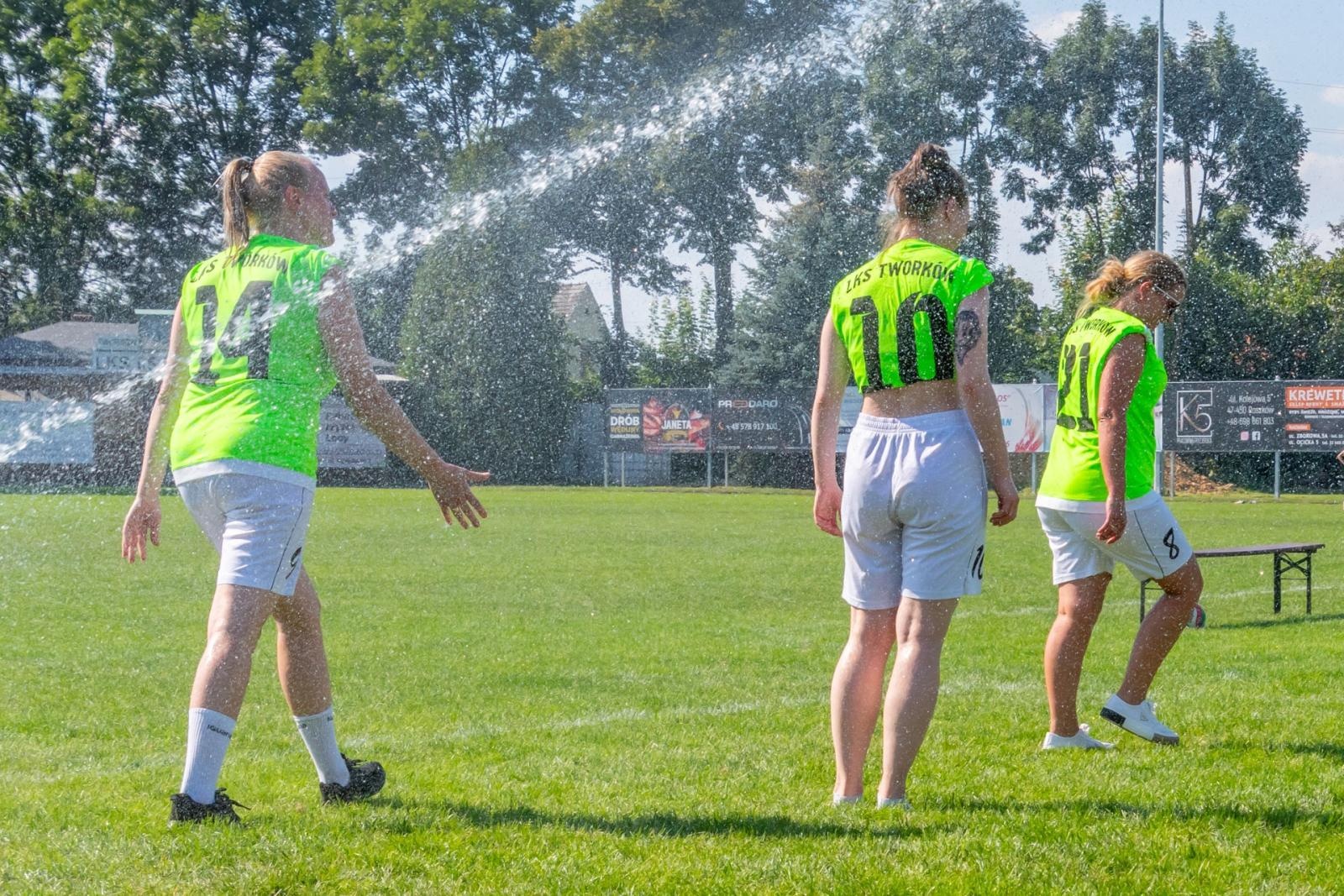 Zdjęcie w galerii na portalu naszraciborz.pl: Mamusie zagrały w siatkówkę o Puchar Sołtysa Tworkowa wiadomości z regionu