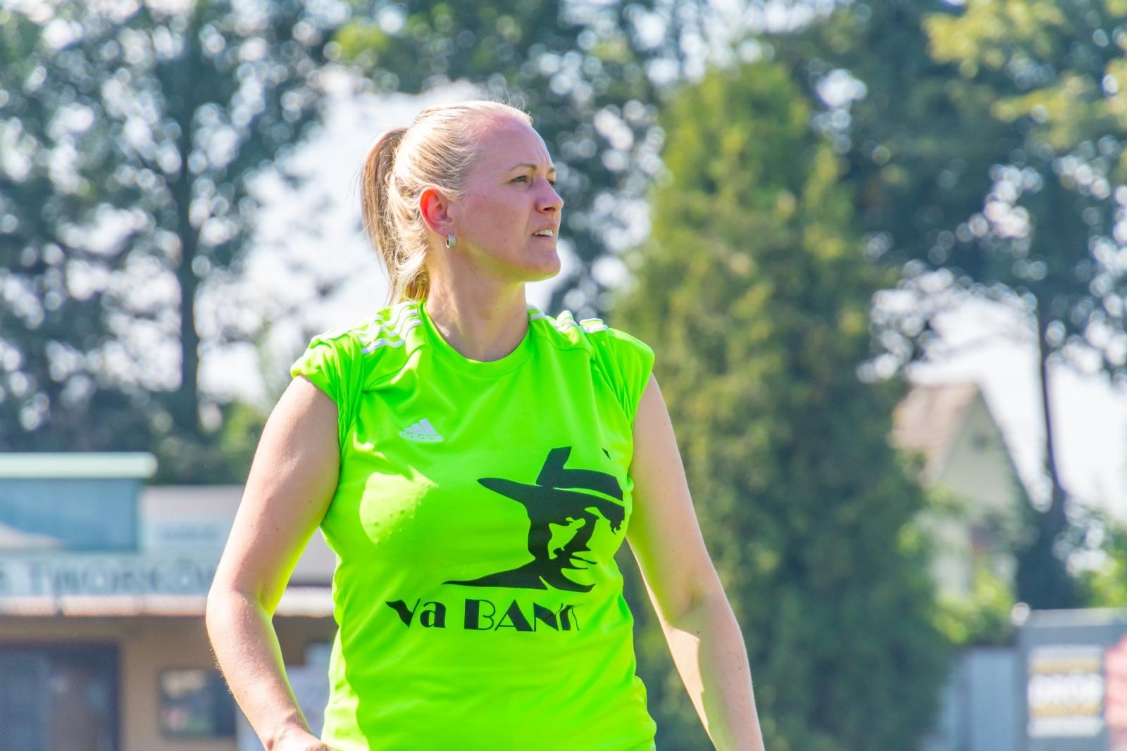 Zdjęcie w galerii na portalu naszraciborz.pl: Mamusie zagrały w siatkówkę o Puchar Sołtysa Tworkowa wiadomości z regionu