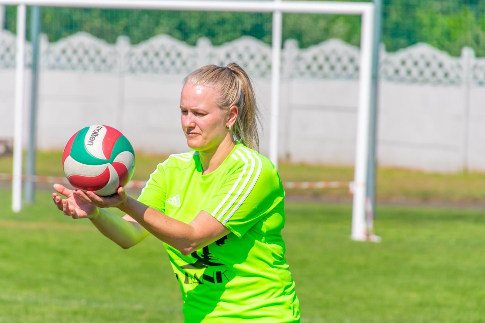 Zdjęcie w galerii na portalu naszraciborz.pl: Mamusie zagrały w siatkówkę o Puchar Sołtysa Tworkowa wiadomości z regionu