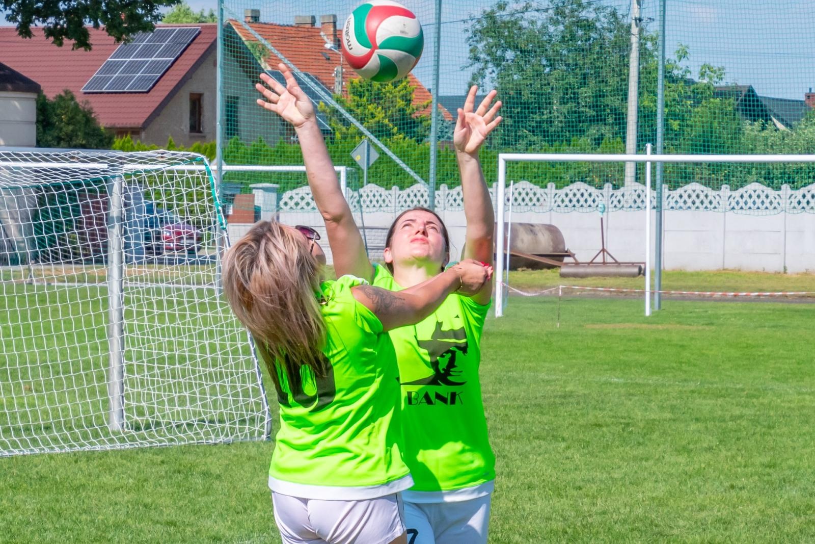 Zdjęcie w galerii na portalu naszraciborz.pl: Mamusie zagrały w siatkówkę o Puchar Sołtysa Tworkowa wiadomości z regionu