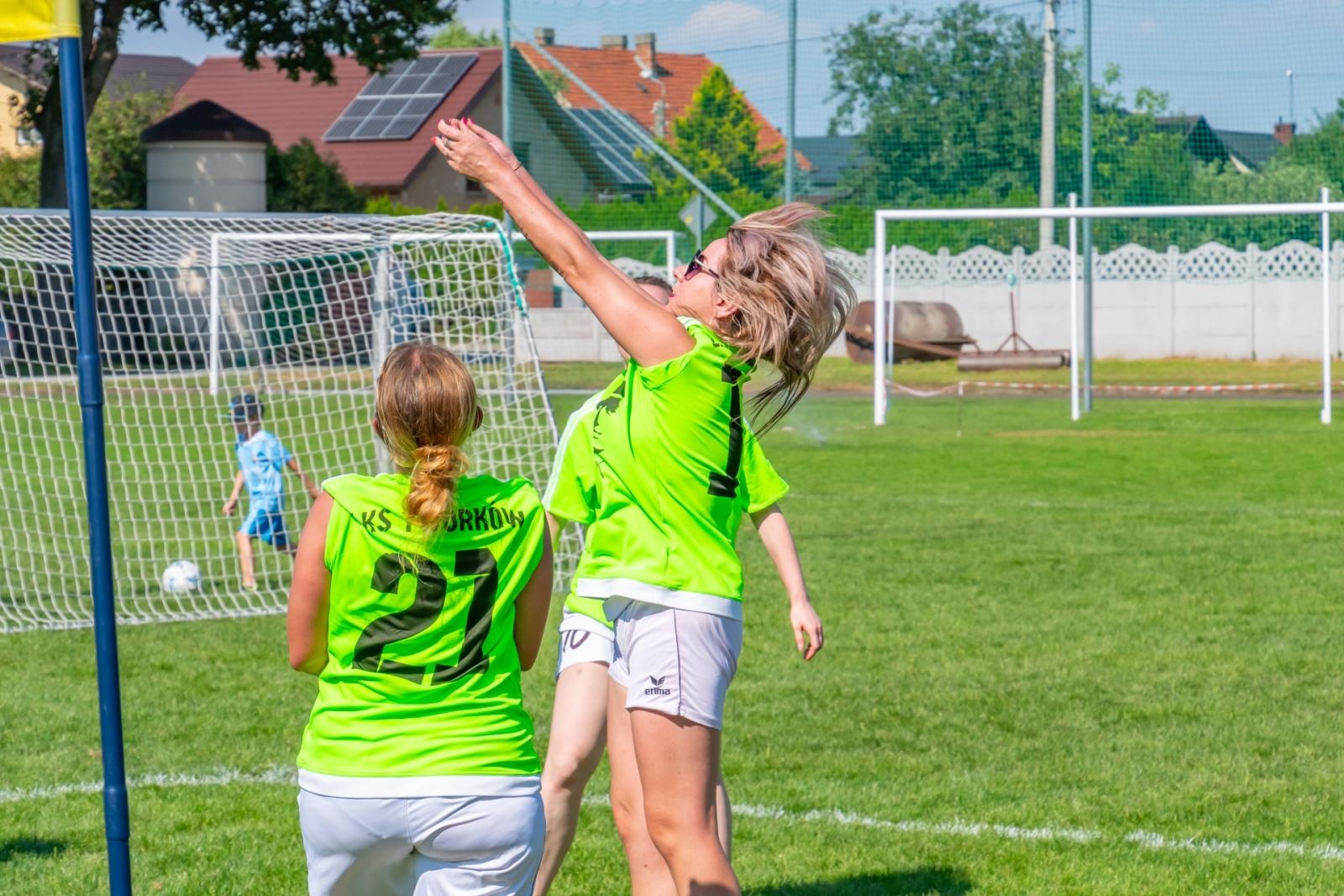 Zdjęcie w galerii na portalu naszraciborz.pl: Mamusie zagrały w siatkówkę o Puchar Sołtysa Tworkowa wiadomości z regionu