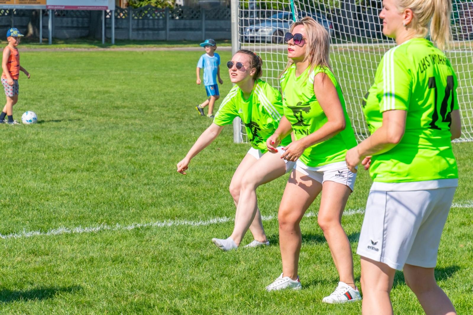 Zdjęcie w galerii na portalu naszraciborz.pl: Mamusie zagrały w siatkówkę o Puchar Sołtysa Tworkowa wiadomości z regionu