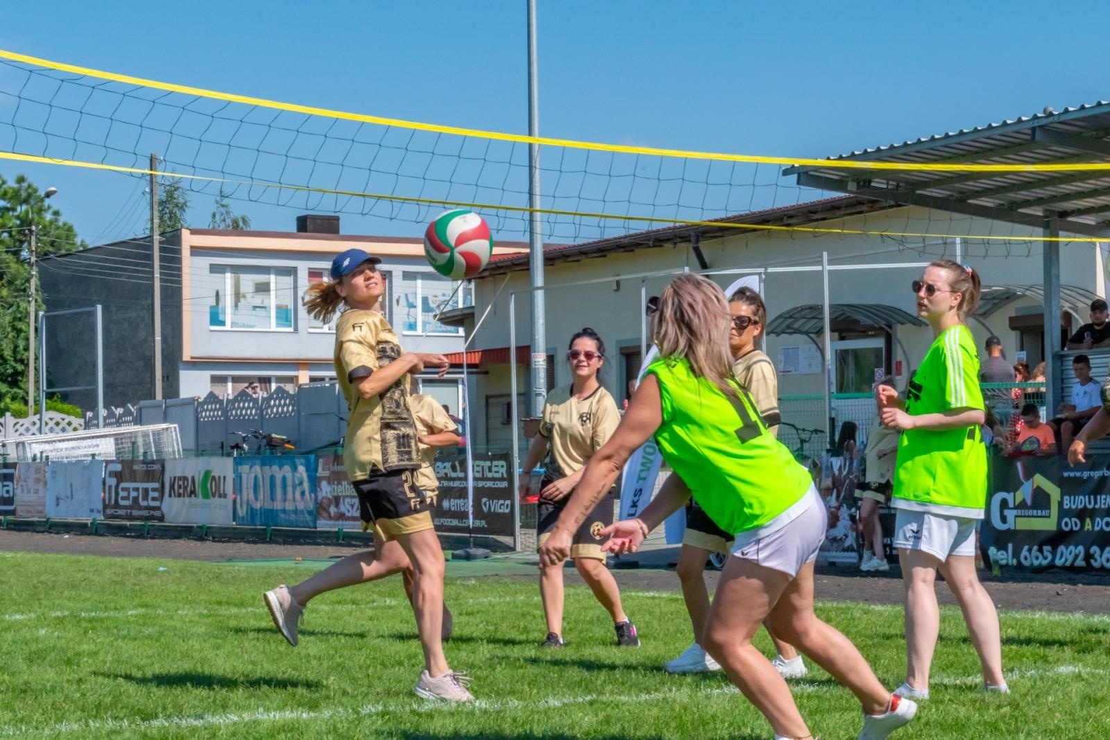 Zdjęcie w galerii na portalu naszraciborz.pl: Mamusie zagrały w siatkówkę o Puchar Sołtysa Tworkowa wiadomości z regionu