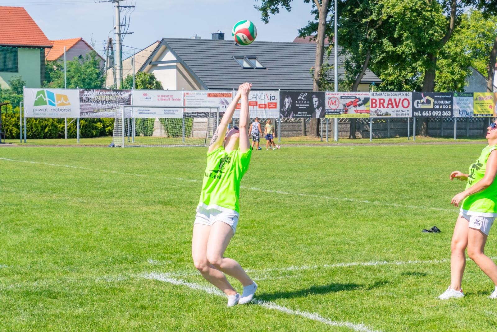 Zdjęcie w galerii na portalu naszraciborz.pl: Mamusie zagrały w siatkówkę o Puchar Sołtysa Tworkowa wiadomości z regionu