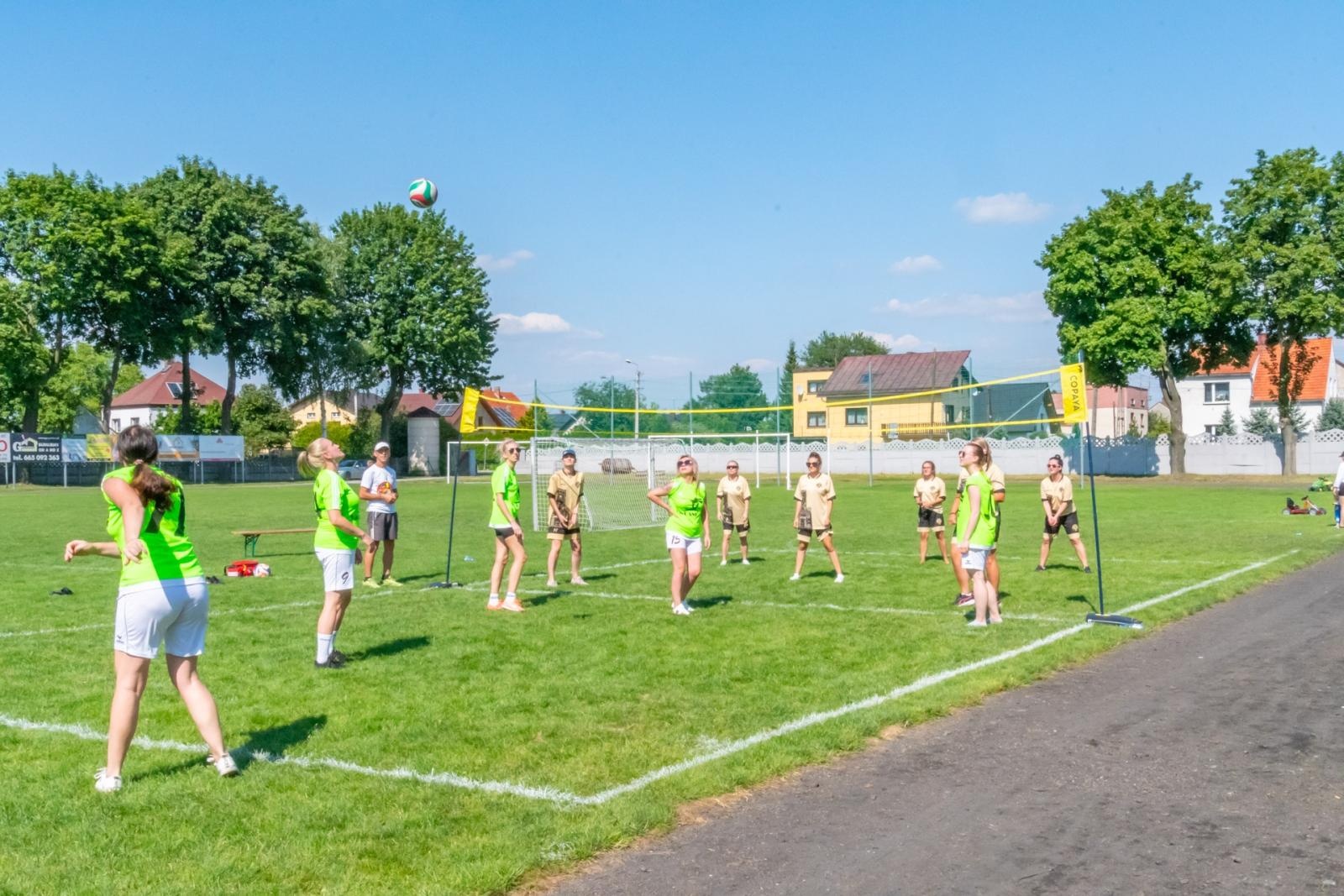 Zdjęcie w galerii na portalu naszraciborz.pl: Mamusie zagrały w siatkówkę o Puchar Sołtysa Tworkowa wiadomości z regionu