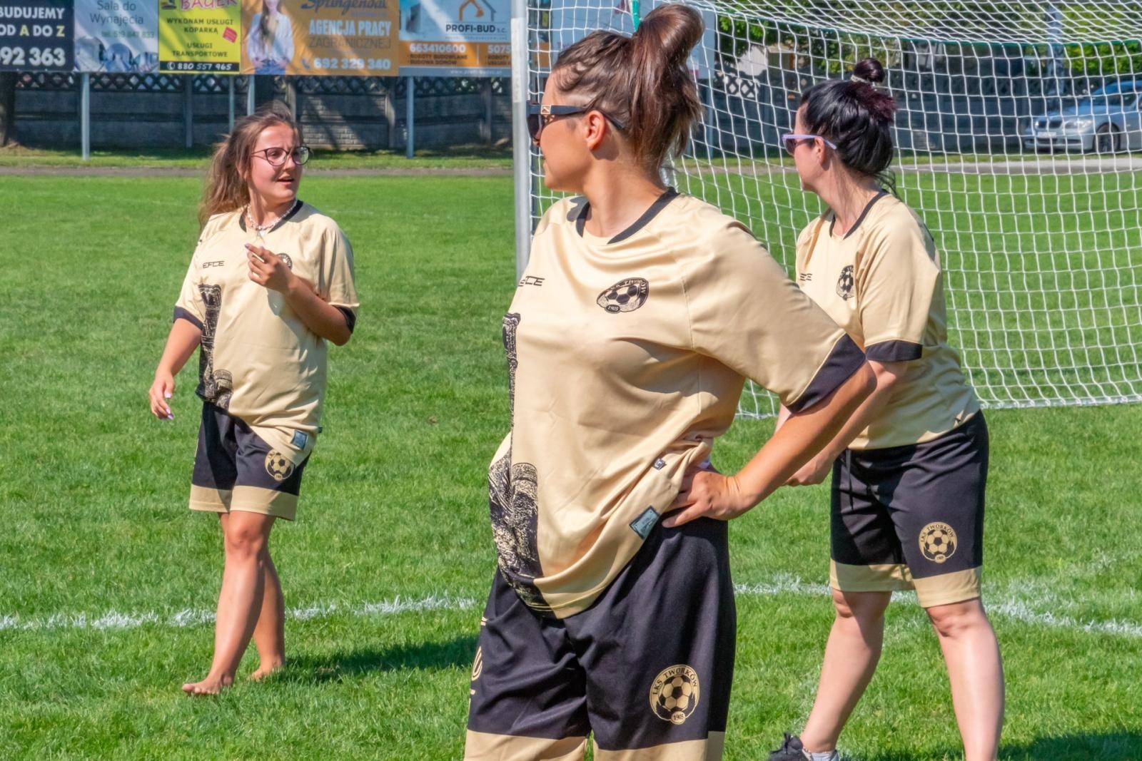 Zdjęcie w galerii na portalu naszraciborz.pl: Mamusie zagrały w siatkówkę o Puchar Sołtysa Tworkowa wiadomości z regionu