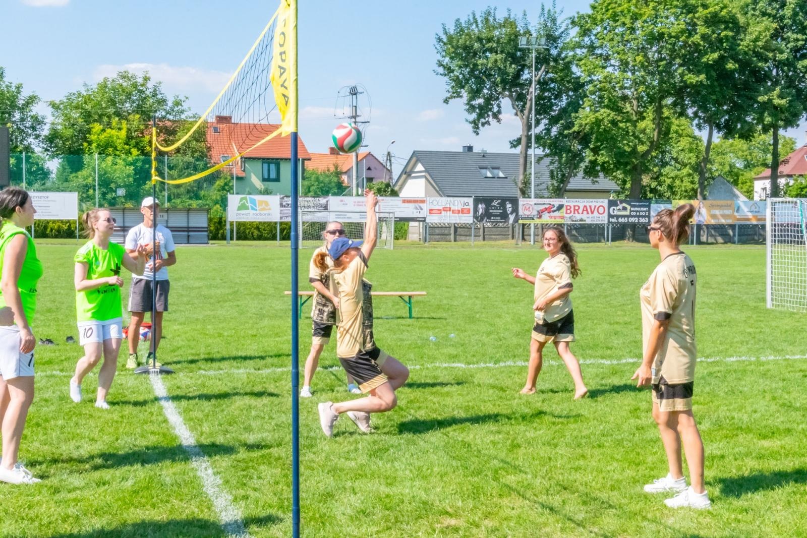 Zdjęcie w galerii na portalu naszraciborz.pl: Mamusie zagrały w siatkówkę o Puchar Sołtysa Tworkowa wiadomości z regionu