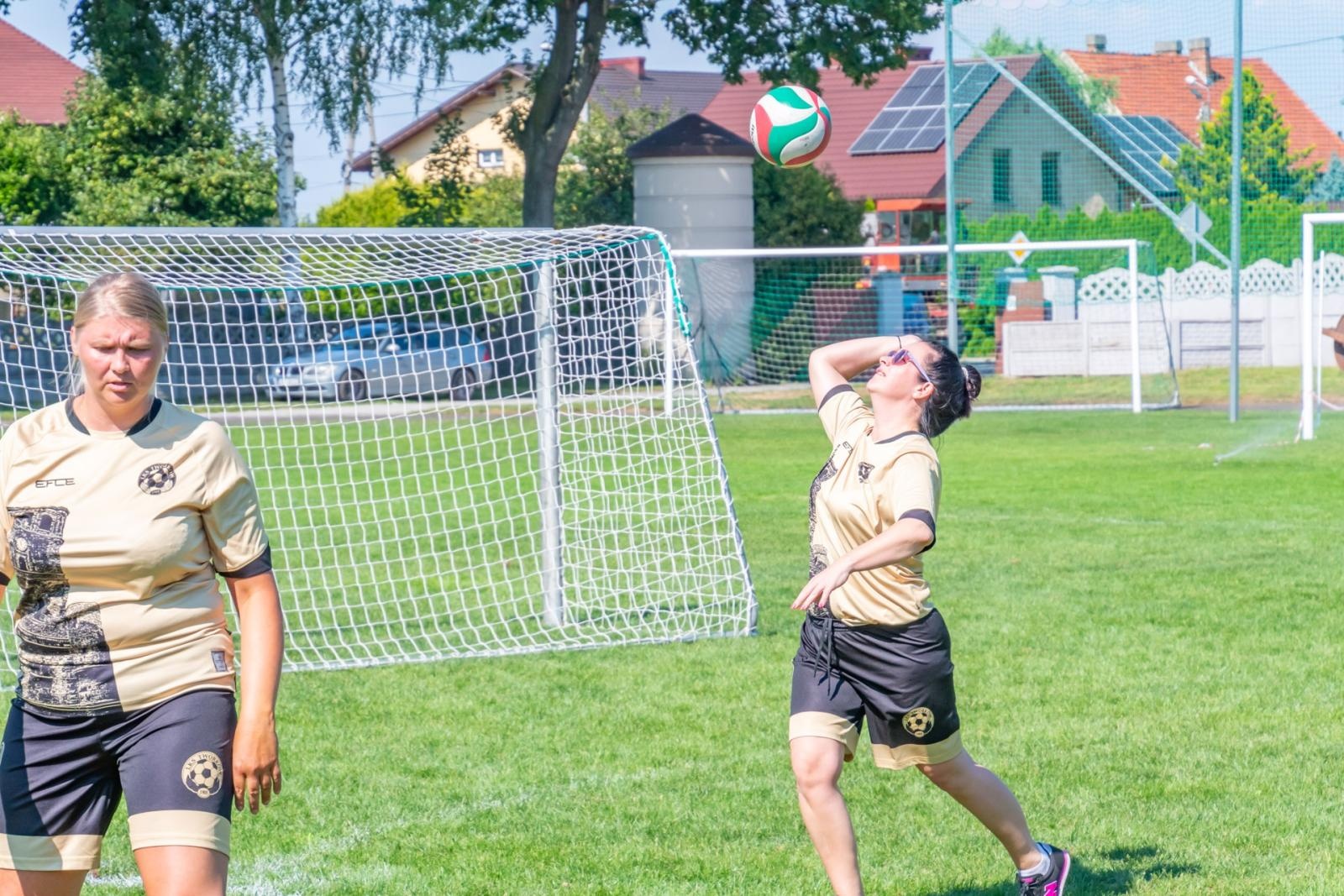 Zdjęcie w galerii na portalu naszraciborz.pl: Mamusie zagrały w siatkówkę o Puchar Sołtysa Tworkowa wiadomości z regionu
