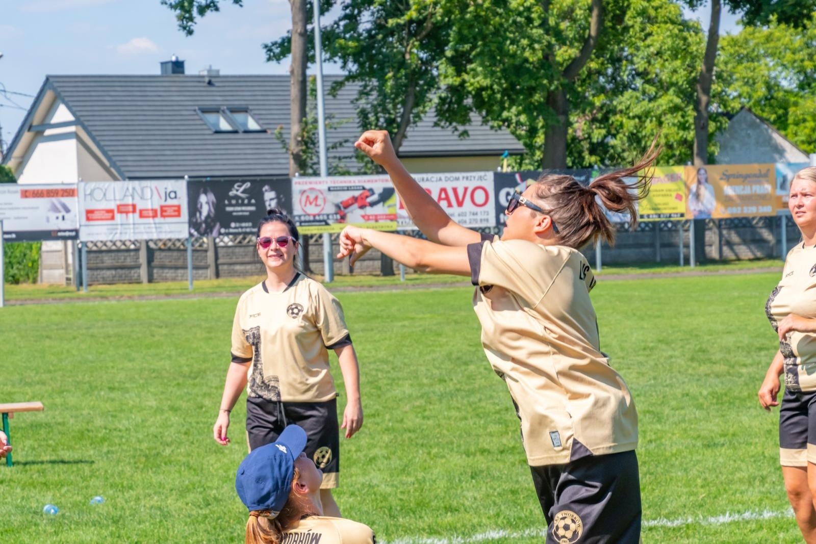 Zdjęcie w galerii na portalu naszraciborz.pl: Mamusie zagrały w siatkówkę o Puchar Sołtysa Tworkowa wiadomości z regionu