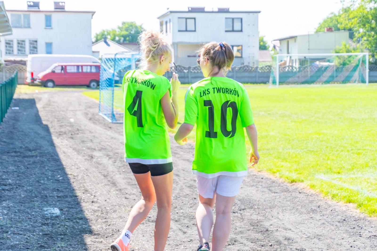 Zdjęcie w galerii na portalu naszraciborz.pl: Mamusie zagrały w siatkówkę o Puchar Sołtysa Tworkowa wiadomości z regionu