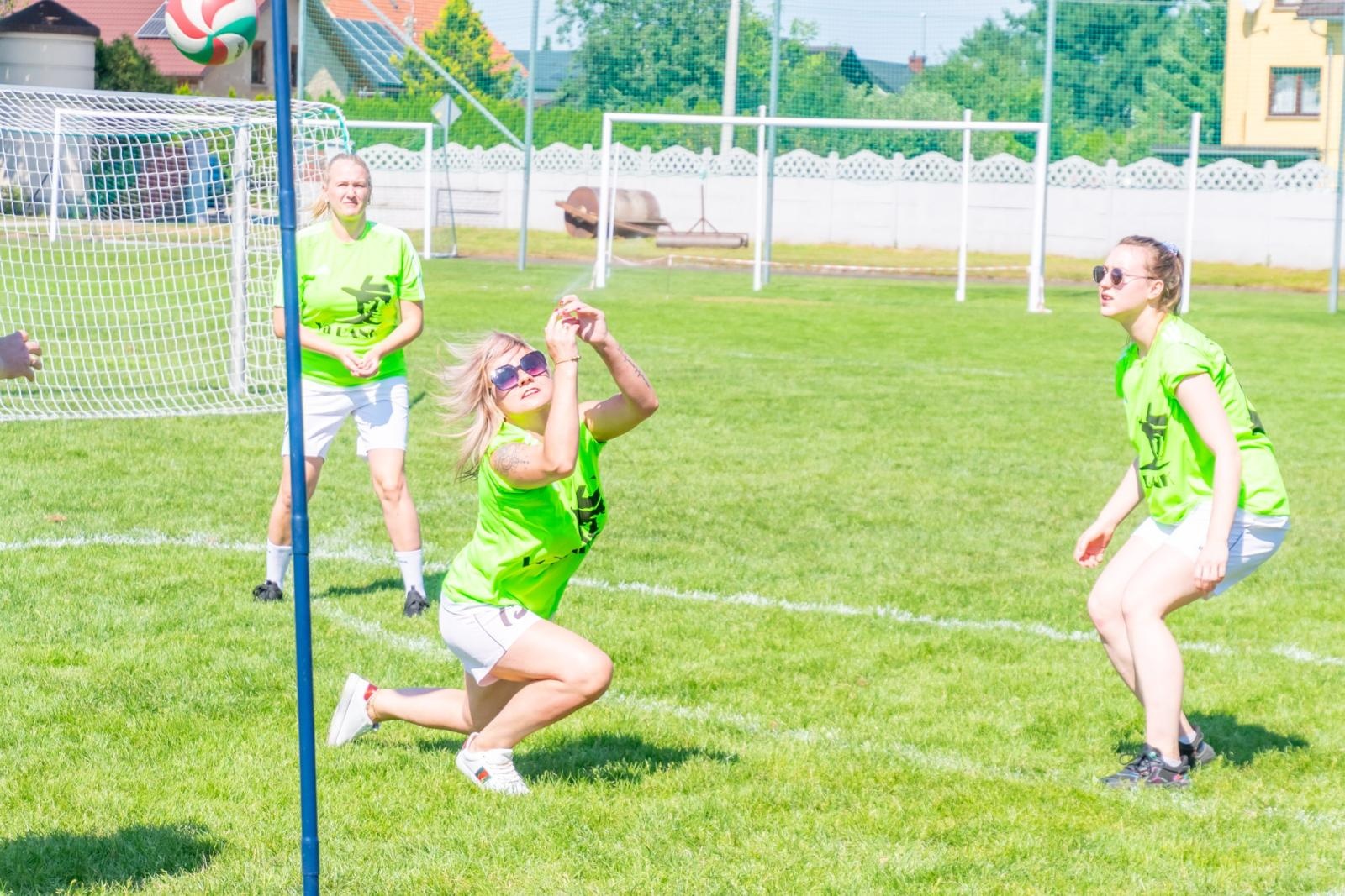 Zdjęcie w galerii na portalu naszraciborz.pl: Mamusie zagrały w siatkówkę o Puchar Sołtysa Tworkowa wiadomości z regionu