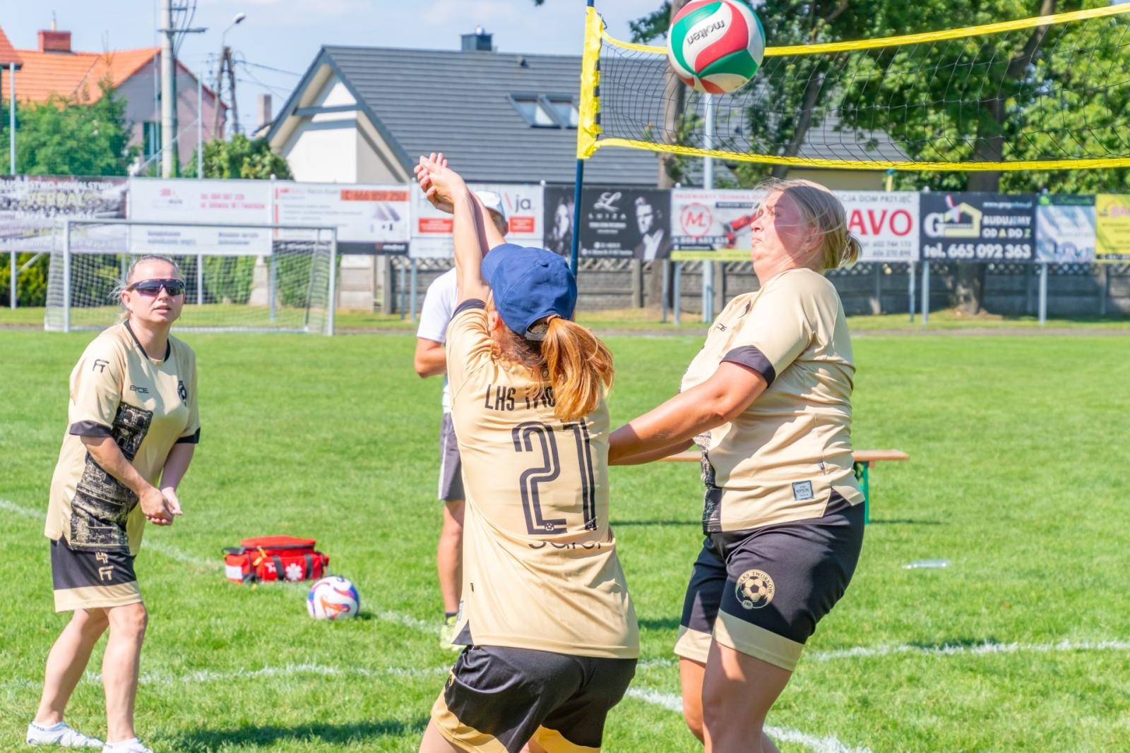 Zdjęcie w galerii na portalu naszraciborz.pl: Mamusie zagrały w siatkówkę o Puchar Sołtysa Tworkowa wiadomości z regionu