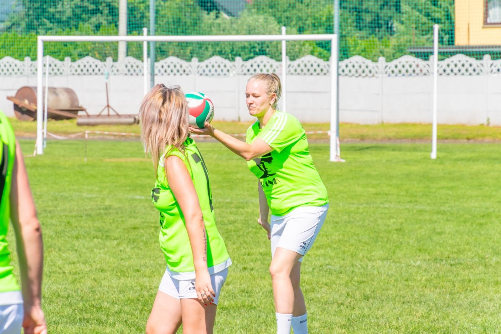 Zdjęcie w galerii na portalu naszraciborz.pl: Mamusie zagrały w siatkówkę o Puchar Sołtysa Tworkowa wiadomości z regionu