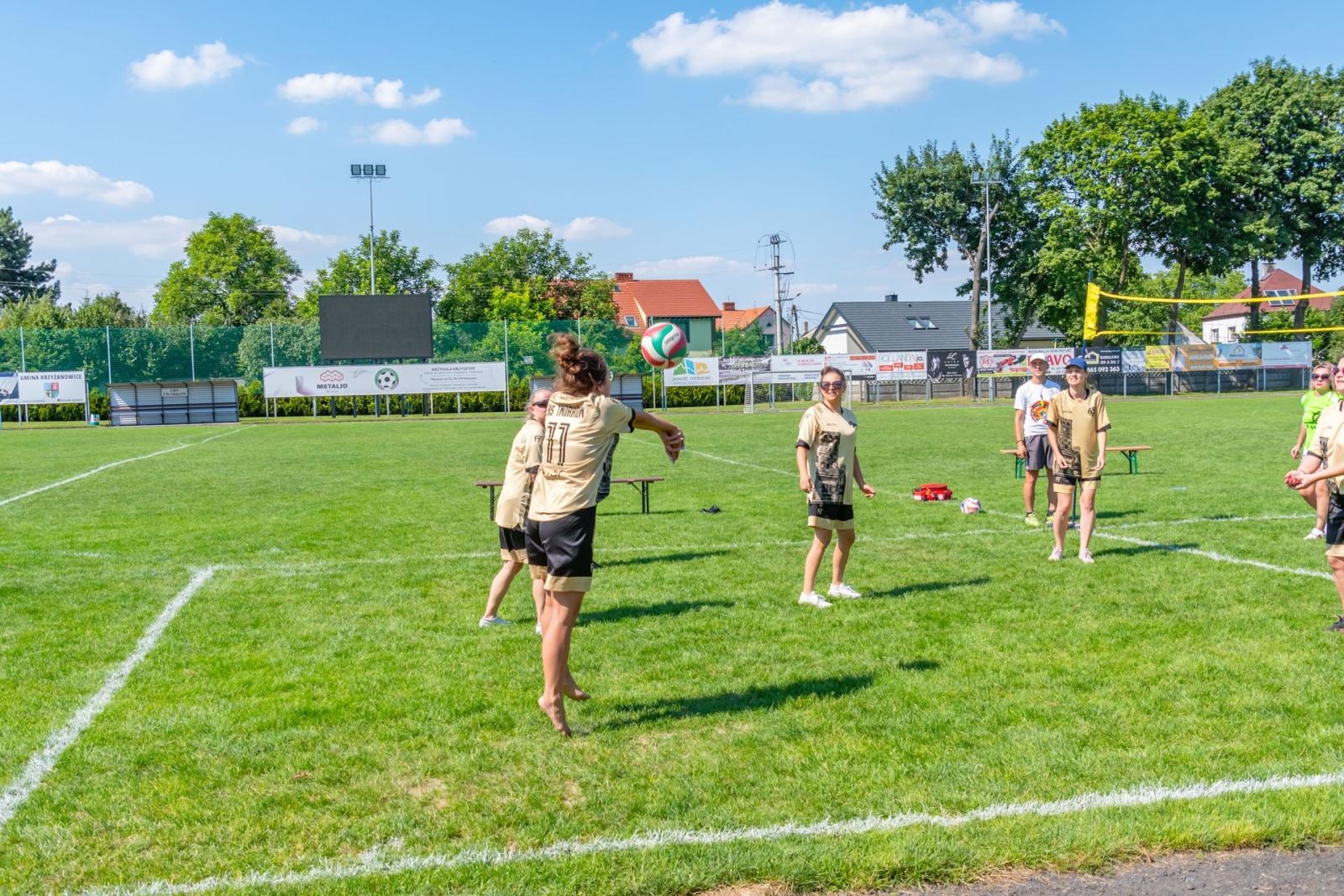 Zdjęcie w galerii na portalu naszraciborz.pl: Mamusie zagrały w siatkówkę o Puchar Sołtysa Tworkowa wiadomości z regionu