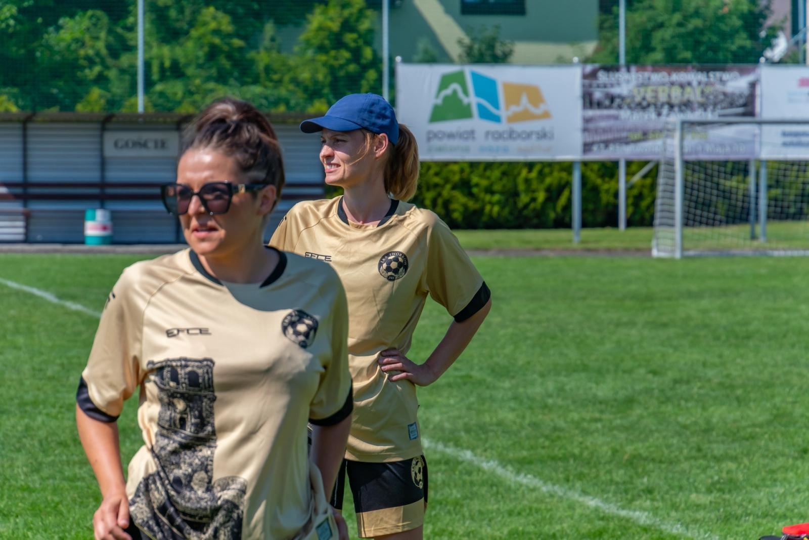 Zdjęcie w galerii na portalu naszraciborz.pl: Mamusie zagrały w siatkówkę o Puchar Sołtysa Tworkowa wiadomości z regionu