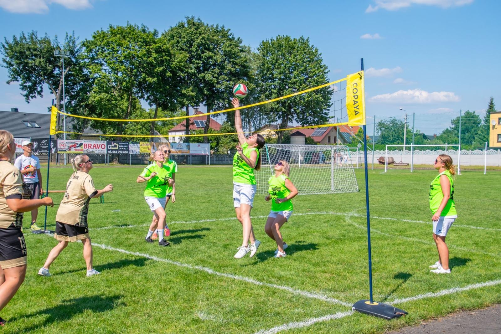 Zdjęcie w galerii na portalu naszraciborz.pl: Mamusie zagrały w siatkówkę o Puchar Sołtysa Tworkowa wiadomości z regionu
