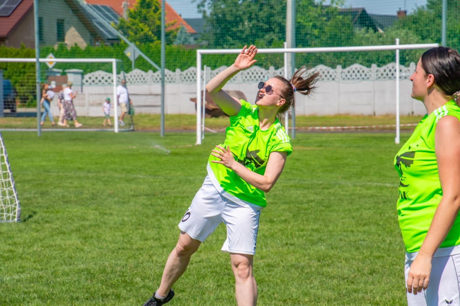 Zdjęcie w galerii na portalu naszraciborz.pl: Mamusie zagrały w siatkówkę o Puchar Sołtysa Tworkowa wiadomości z regionu