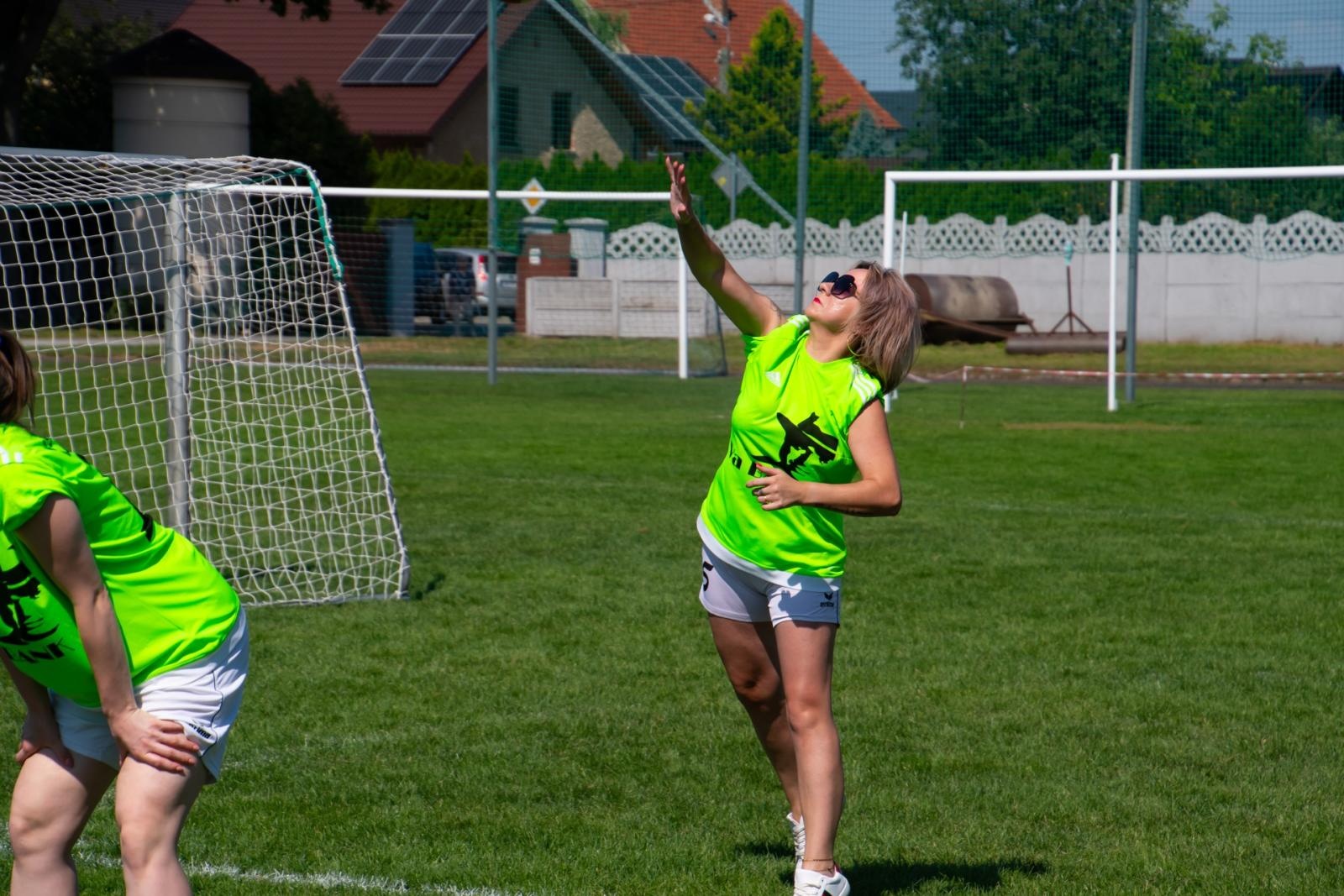 Zdjęcie w galerii na portalu naszraciborz.pl: Mamusie zagrały w siatkówkę o Puchar Sołtysa Tworkowa wiadomości z regionu