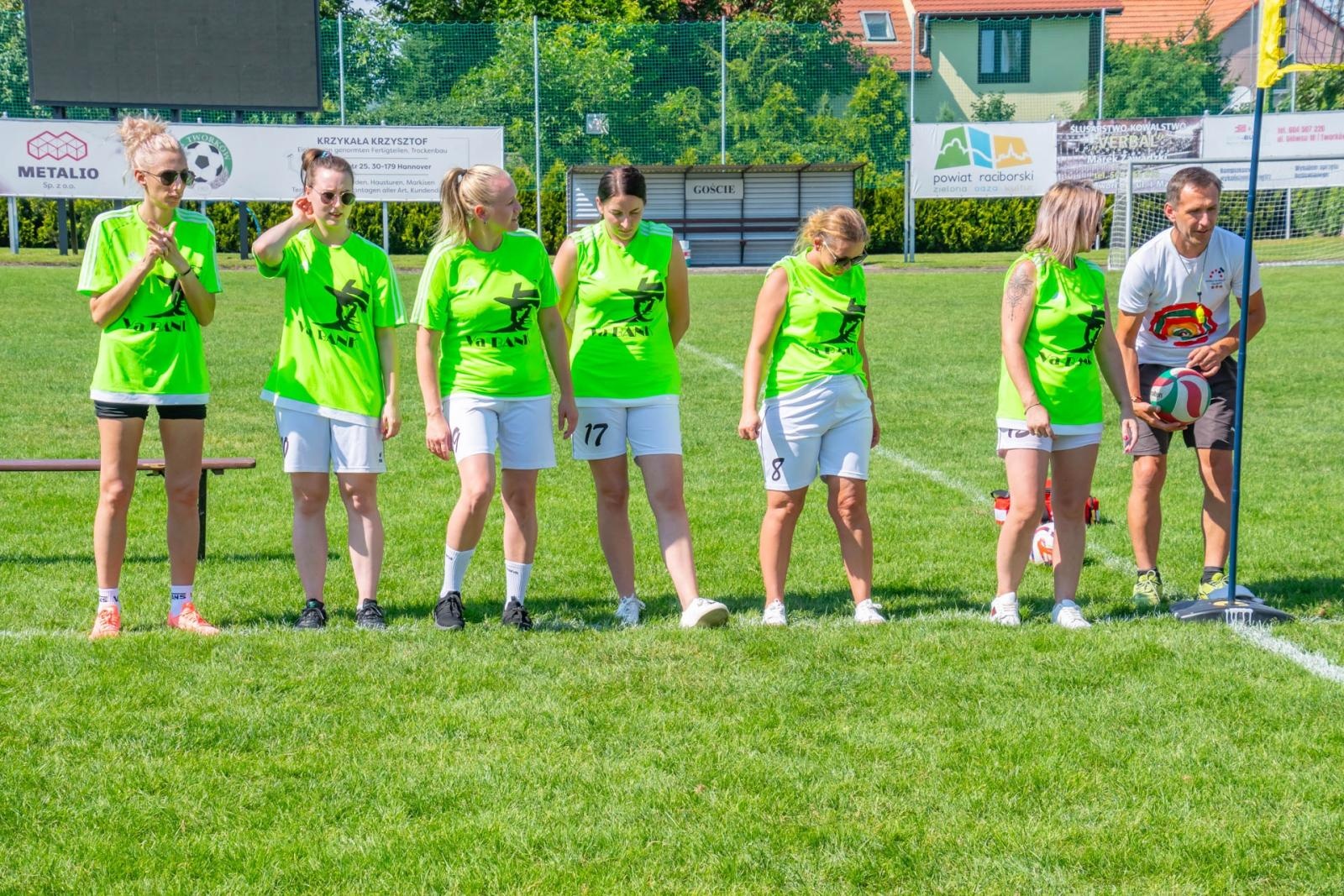Zdjęcie w galerii na portalu naszraciborz.pl: Mamusie zagrały w siatkówkę o Puchar Sołtysa Tworkowa wiadomości z regionu
