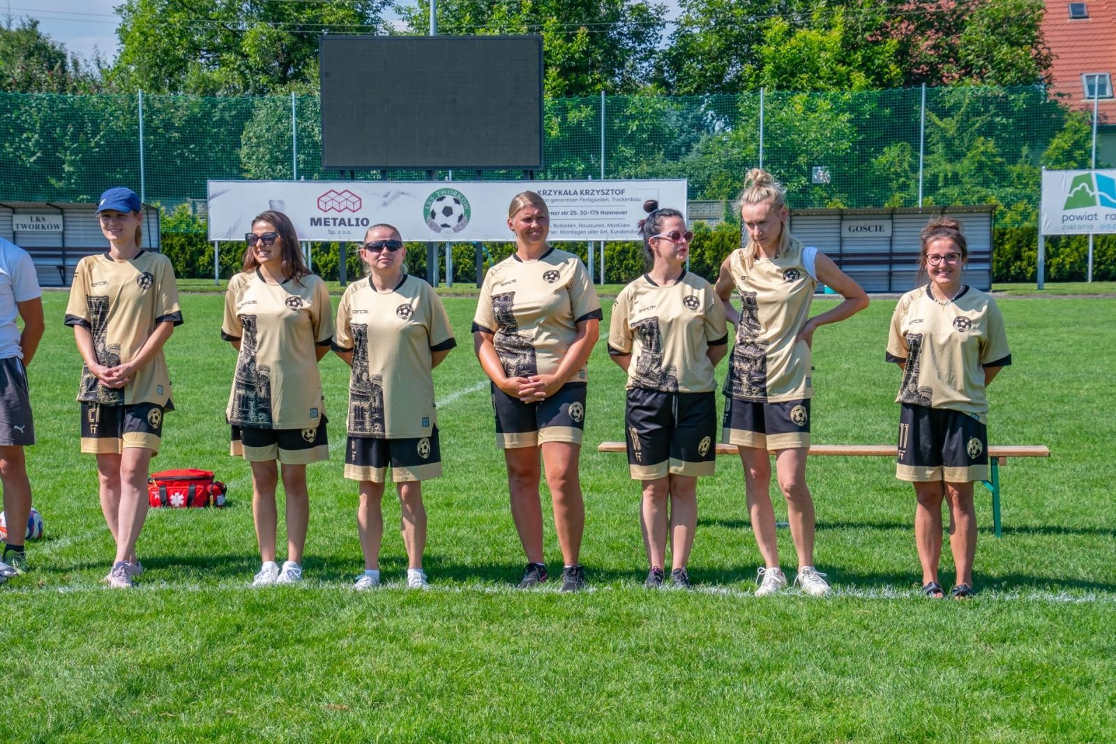 Zdjęcie w galerii na portalu naszraciborz.pl: Mamusie zagrały w siatkówkę o Puchar Sołtysa Tworkowa wiadomości z regionu