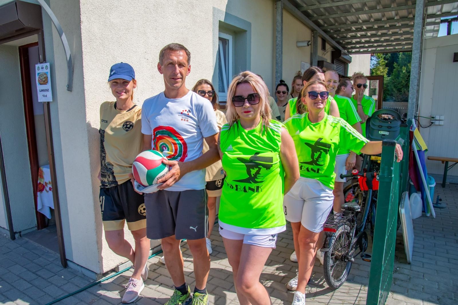 Zdjęcie w galerii na portalu naszraciborz.pl: Mamusie zagrały w siatkówkę o Puchar Sołtysa Tworkowa wiadomości z regionu