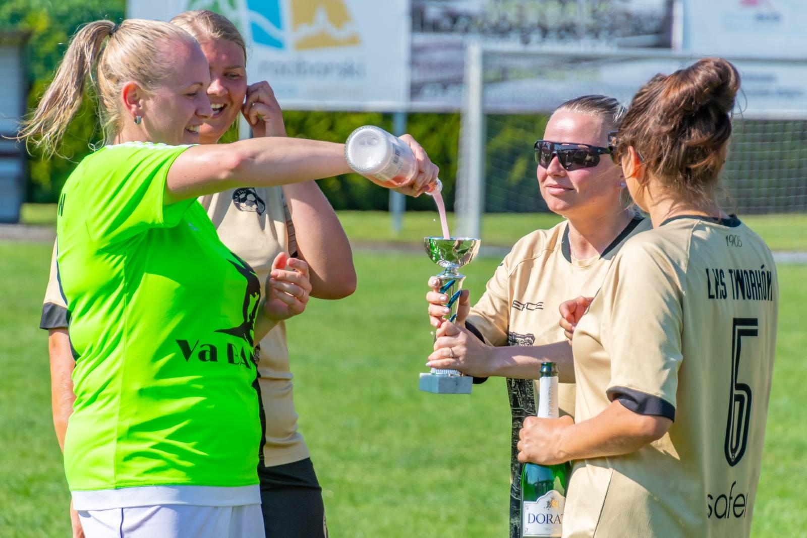 Zdjęcie w galerii na portalu naszraciborz.pl: Mamusie zagrały w siatkówkę o Puchar Sołtysa Tworkowa wiadomości z regionu