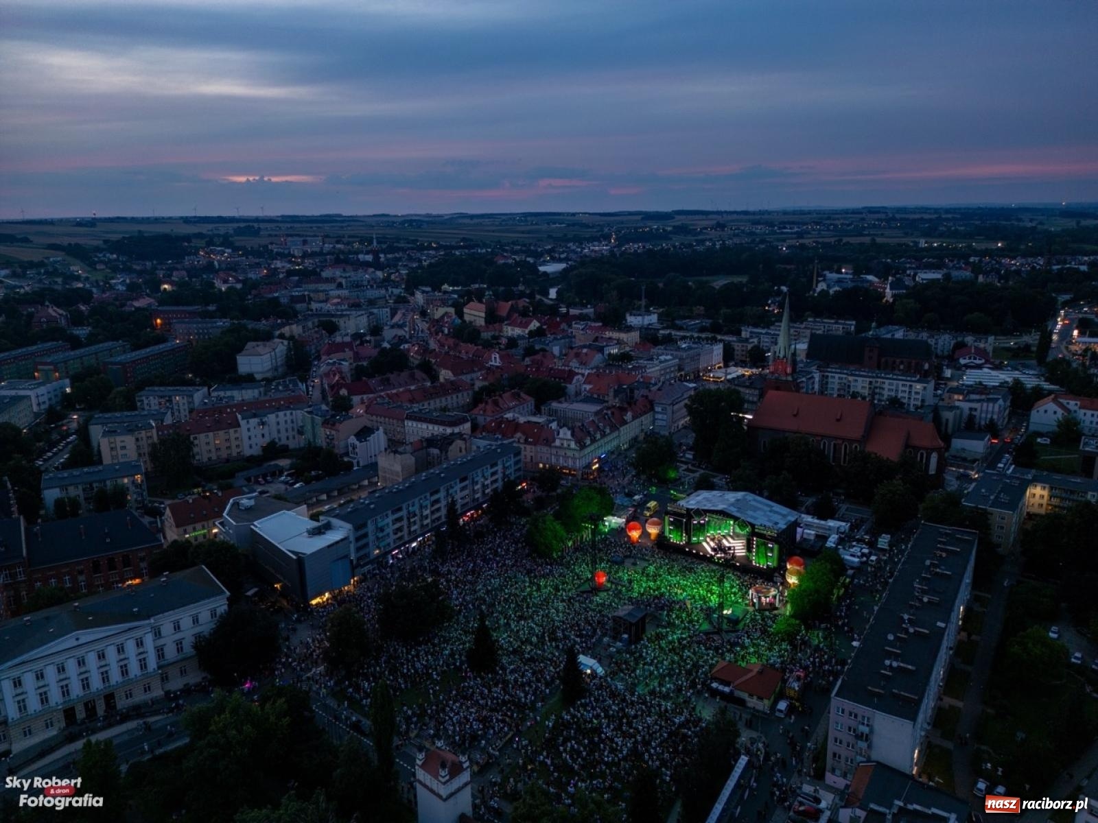 Zdjęcie w galerii na portalu naszraciborz.pl: Koncert TVP na placu Długosza okiem drona [FOTO] wiadomości z regionu