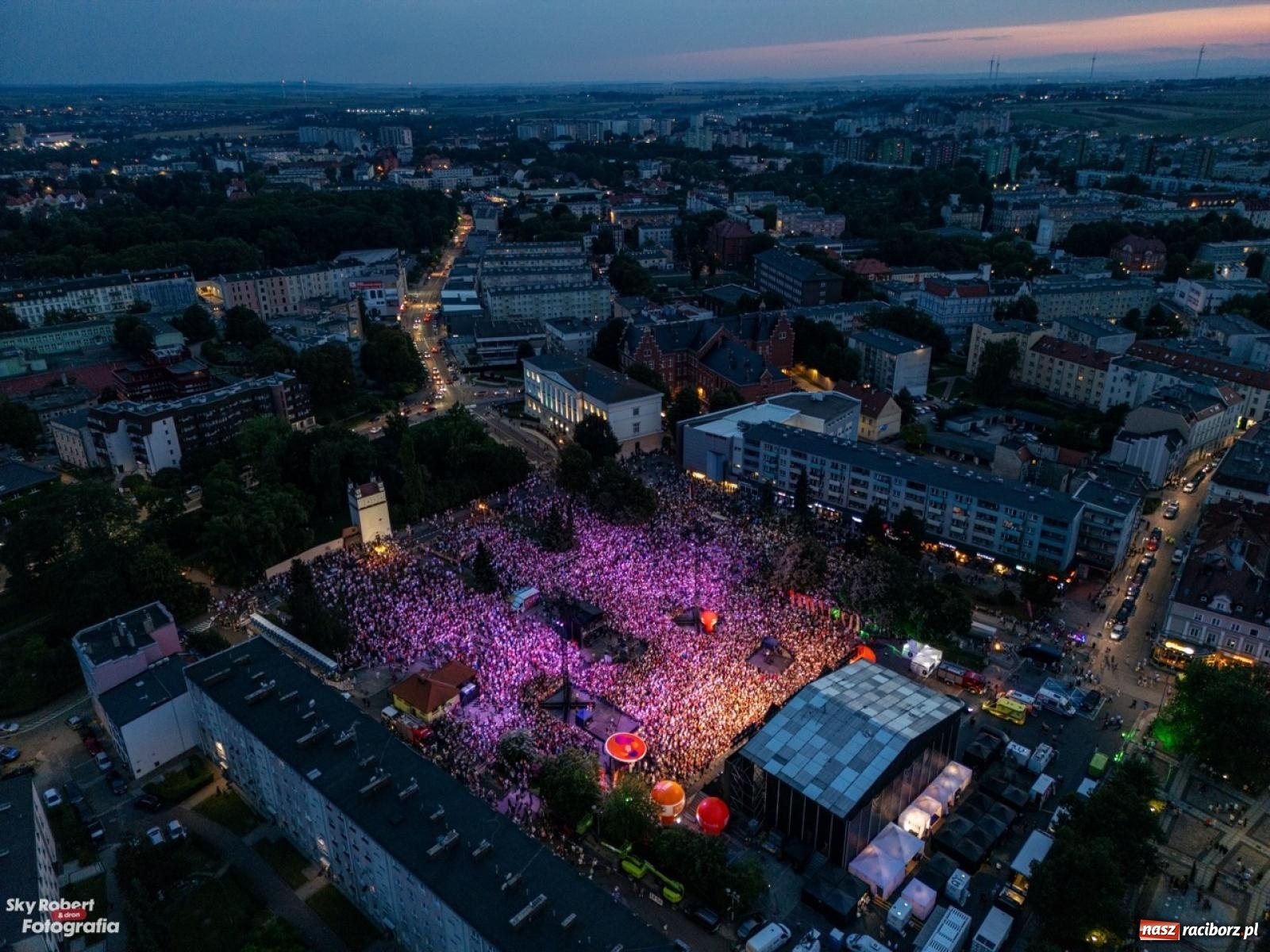 Zdjęcie w galerii na portalu naszraciborz.pl: Koncert TVP na placu Długosza okiem drona [FOTO] wiadomości z regionu