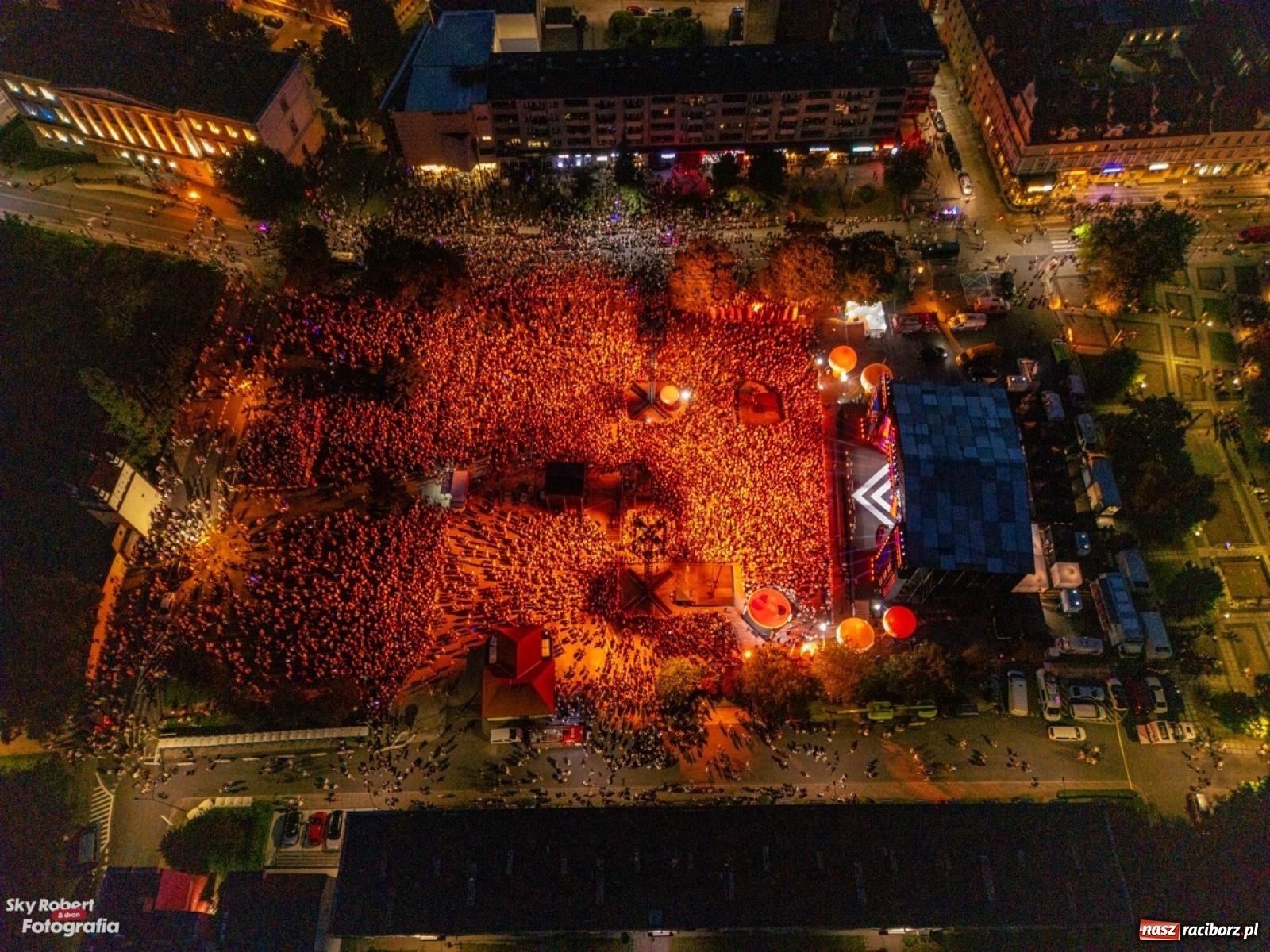 Zdjęcie w galerii na portalu naszraciborz.pl: Koncert TVP na placu Długosza okiem drona [FOTO] wiadomości z regionu