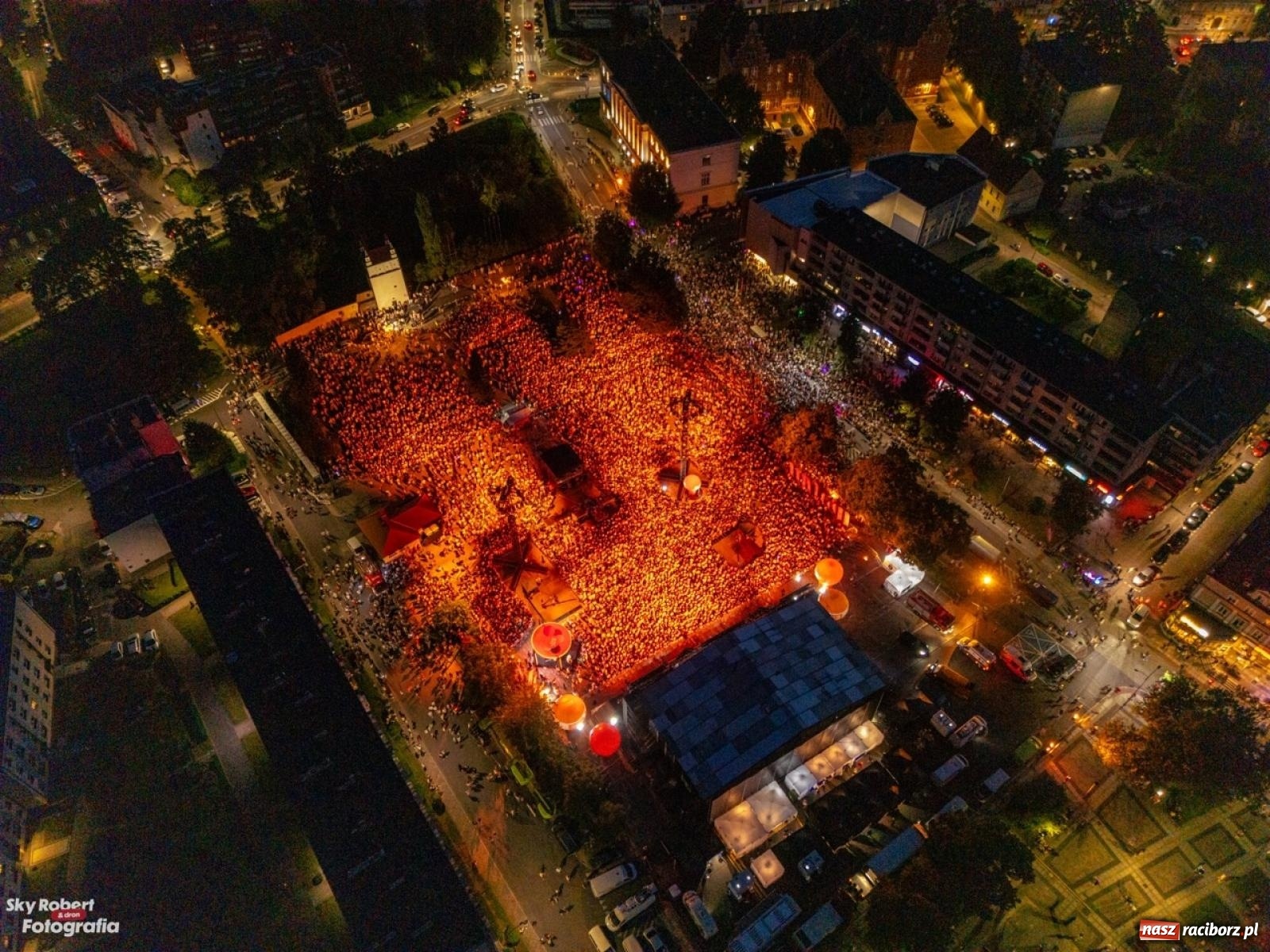 Zdjęcie w galerii na portalu naszraciborz.pl: Koncert TVP na placu Długosza okiem drona [FOTO] wiadomości z regionu