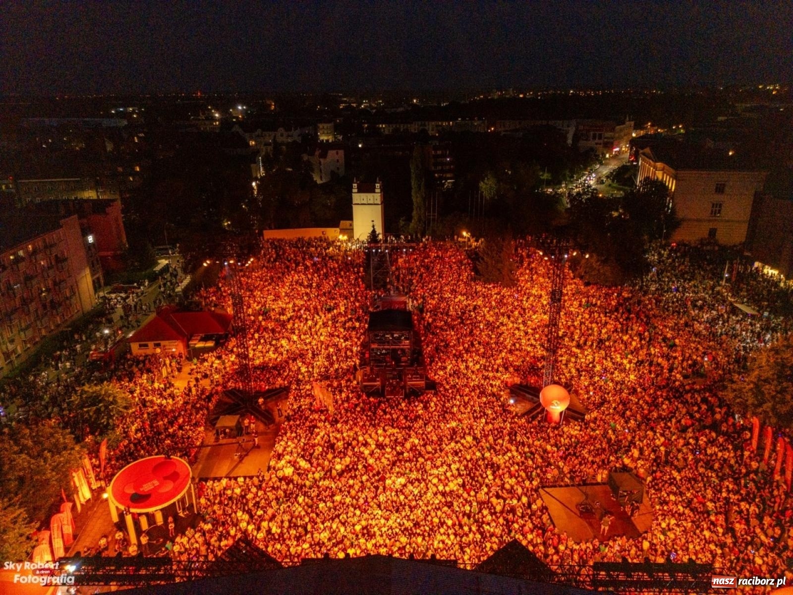 Zdjęcie w galerii na portalu naszraciborz.pl: Koncert TVP na placu Długosza okiem drona [FOTO] wiadomości z regionu