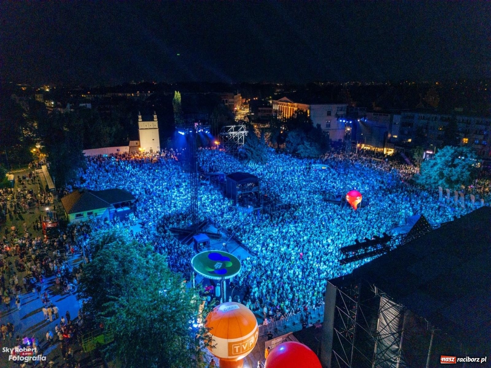 Zdjęcie w galerii na portalu naszraciborz.pl: Koncert TVP na placu Długosza okiem drona [FOTO] wiadomości z regionu