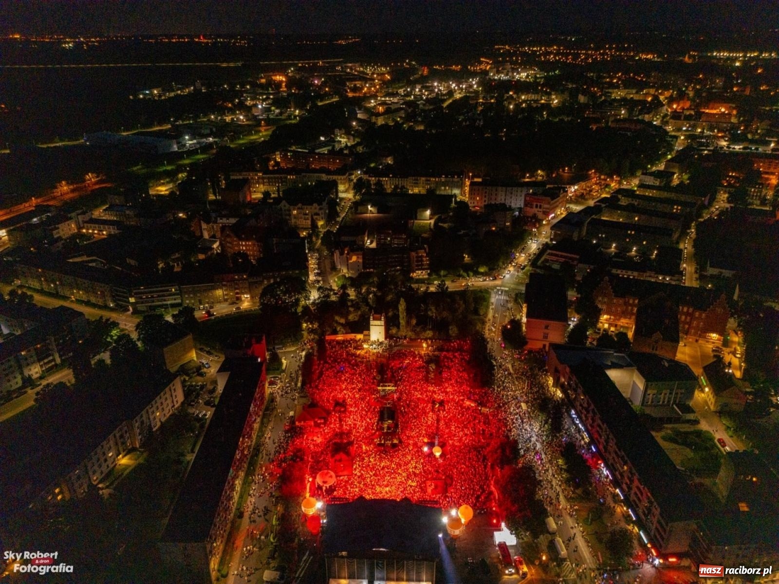 Zdjęcie w galerii na portalu naszraciborz.pl: Koncert TVP na placu Długosza okiem drona [FOTO] wiadomości z regionu