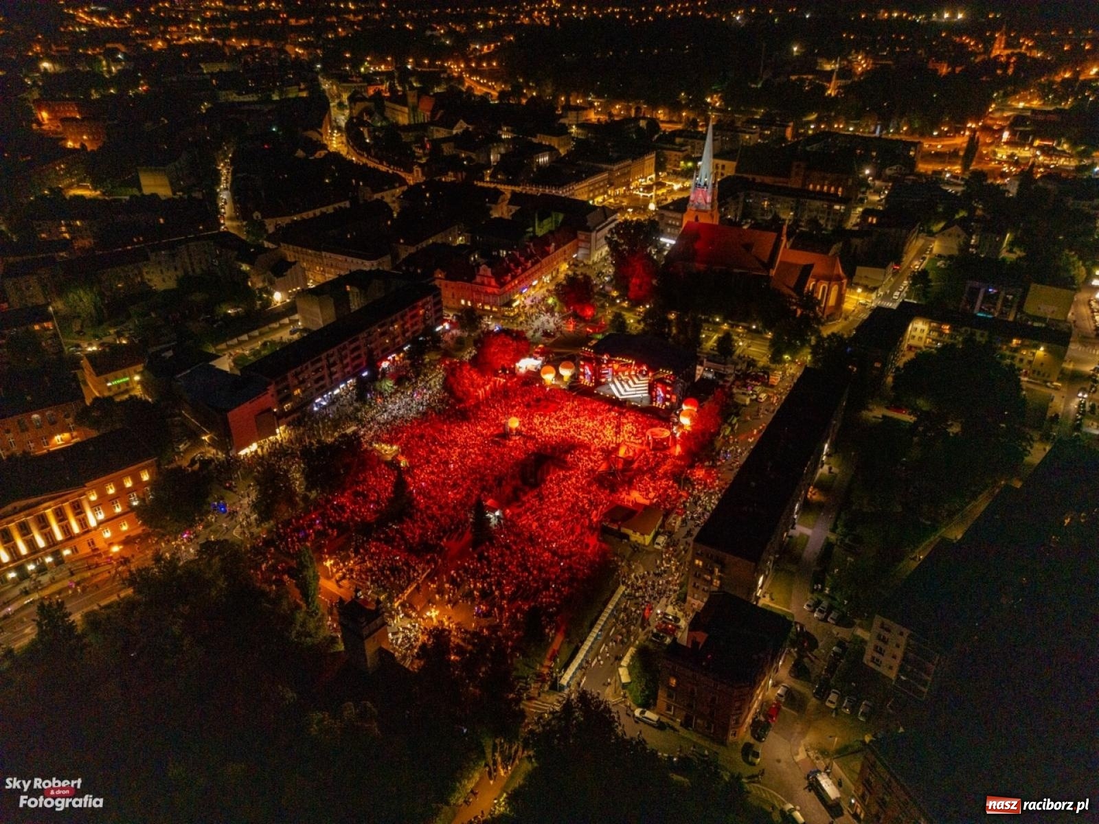 Zdjęcie w galerii na portalu naszraciborz.pl: Koncert TVP na placu Długosza okiem drona [FOTO] wiadomości z regionu