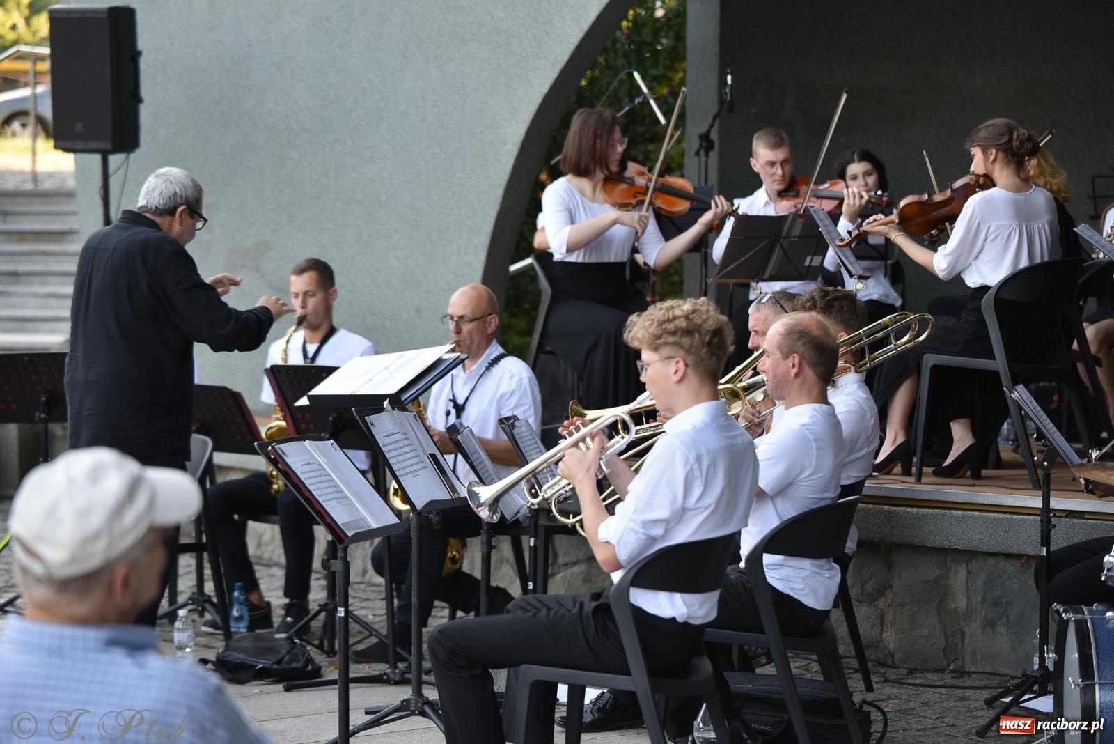 Zdjęcie w galerii na portalu naszraciborz.pl: Kolejny letni koncert RCK w Parku Roth. Muzyka filmowa w orkiestrowym wydaniu wiadomości z regionu