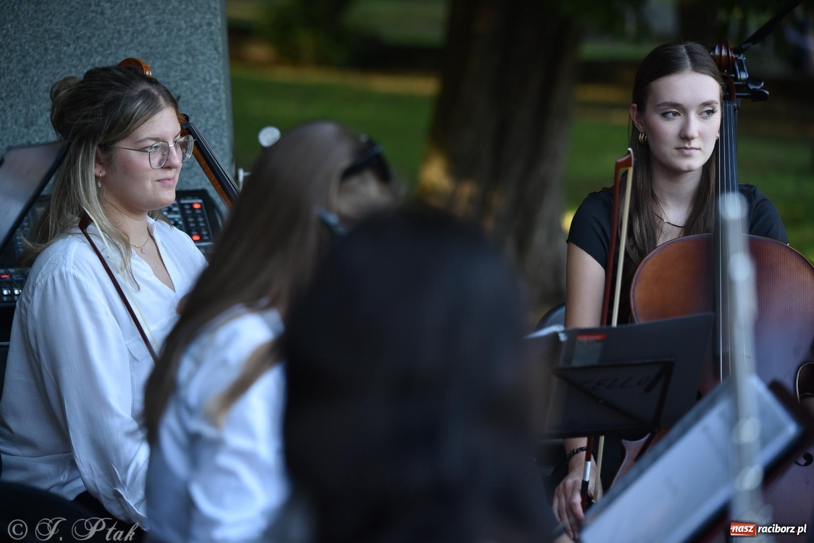 Zdjęcie w galerii na portalu naszraciborz.pl: Kolejny letni koncert RCK w Parku Roth. Muzyka filmowa w orkiestrowym wydaniu wiadomości z regionu