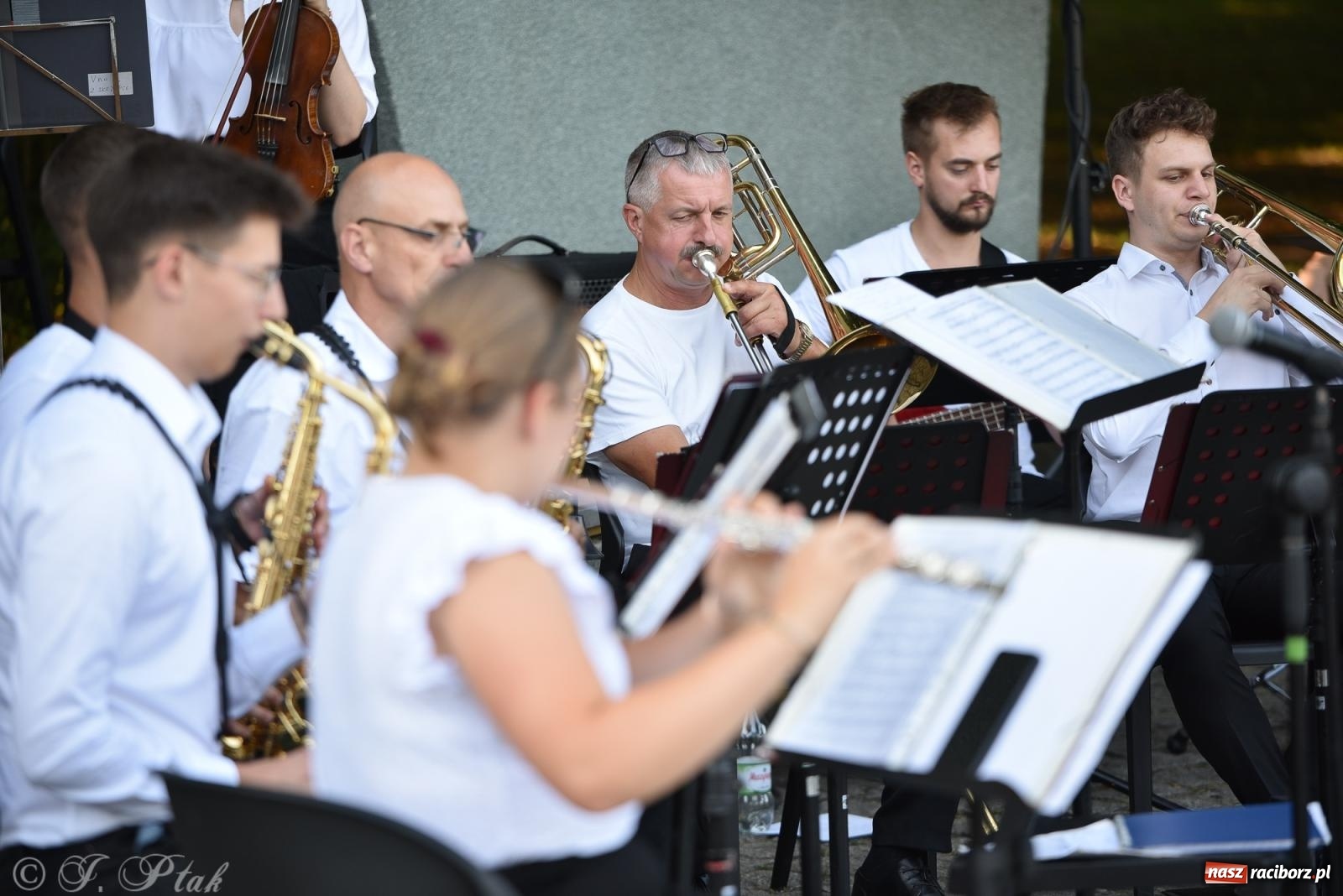 Zdjęcie w galerii na portalu naszraciborz.pl: Kolejny letni koncert RCK w Parku Roth. Muzyka filmowa w orkiestrowym wydaniu wiadomości z regionu