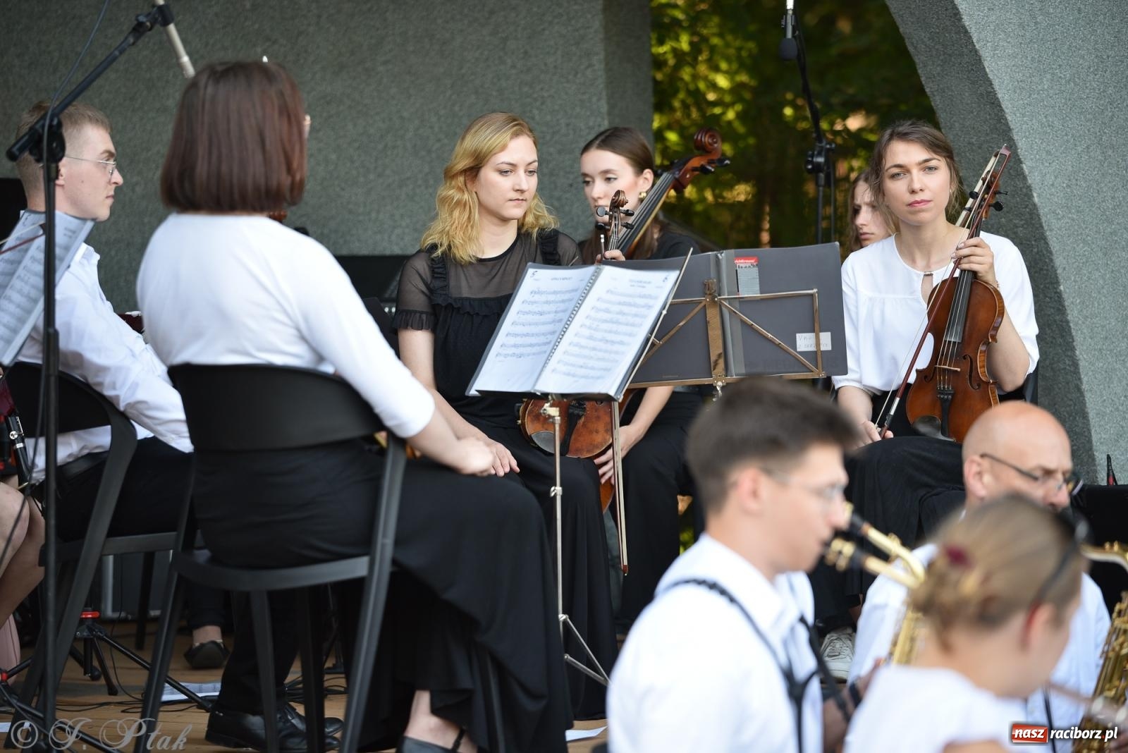 Zdjęcie w galerii na portalu naszraciborz.pl: Kolejny letni koncert RCK w Parku Roth. Muzyka filmowa w orkiestrowym wydaniu wiadomości z regionu