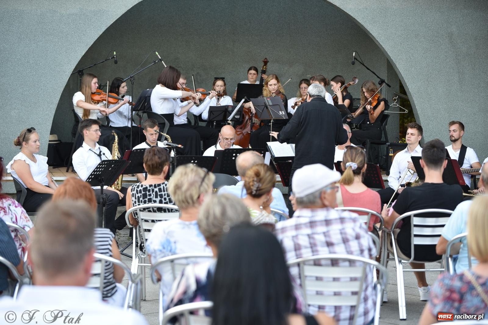 Zdjęcie w galerii na portalu naszraciborz.pl: Kolejny letni koncert RCK w Parku Roth. Muzyka filmowa w orkiestrowym wydaniu wiadomości z regionu