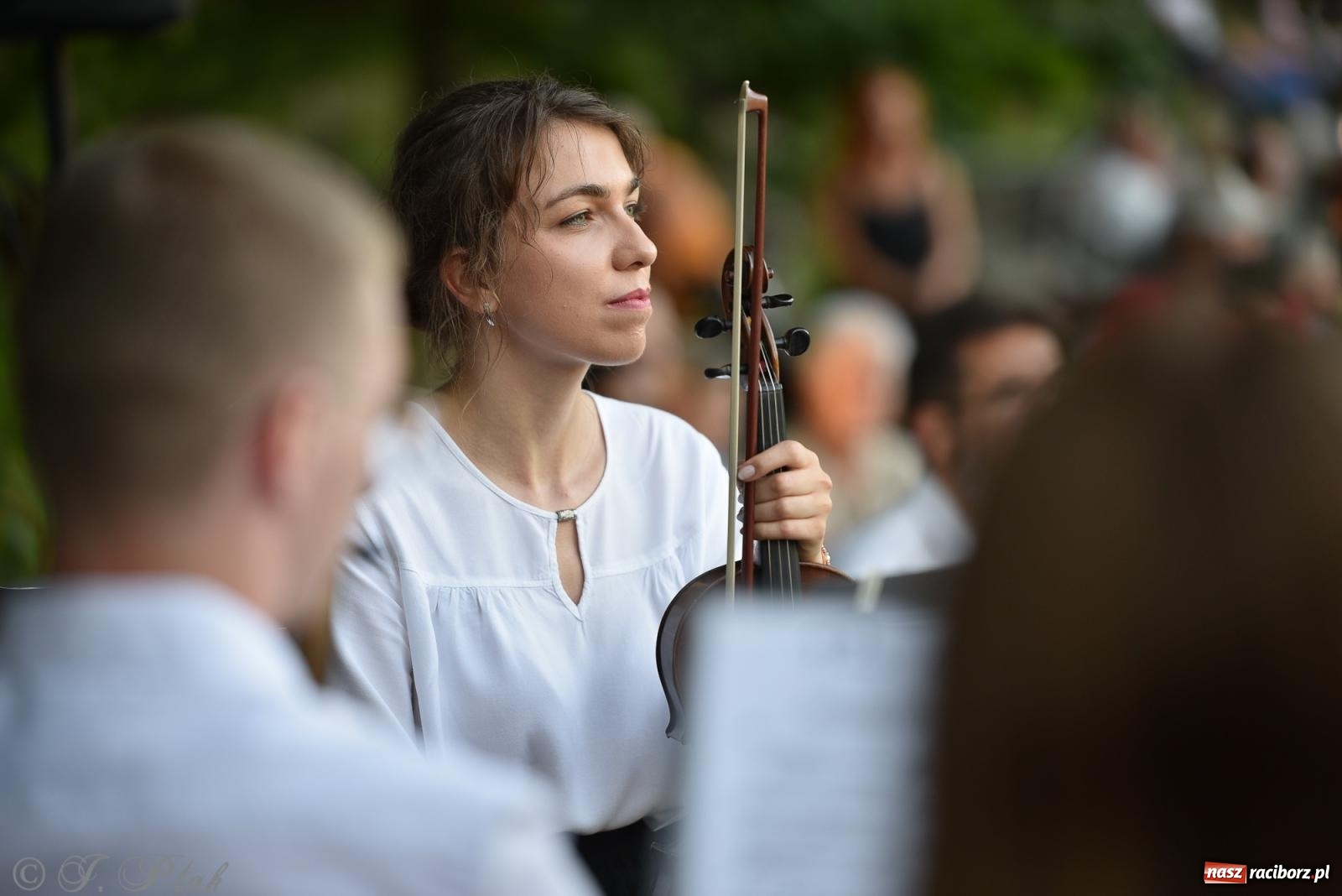 Zdjęcie w galerii na portalu naszraciborz.pl: Kolejny letni koncert RCK w Parku Roth. Muzyka filmowa w orkiestrowym wydaniu wiadomości z regionu