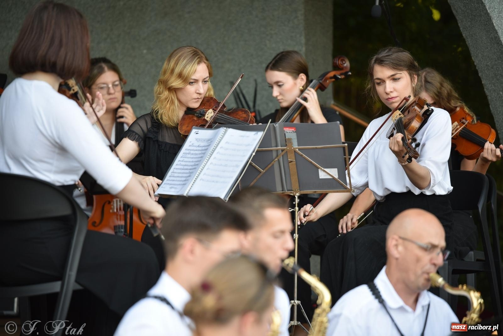 Zdjęcie w galerii na portalu naszraciborz.pl: Kolejny letni koncert RCK w Parku Roth. Muzyka filmowa w orkiestrowym wydaniu wiadomości z regionu