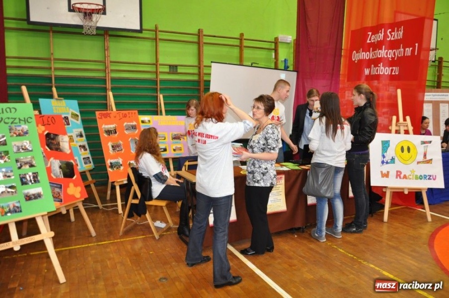 Zdjęcie w galerii na portalu naszraciborz.pl: Szkoły walczą o gimnazjalistów wiadomości z regionu