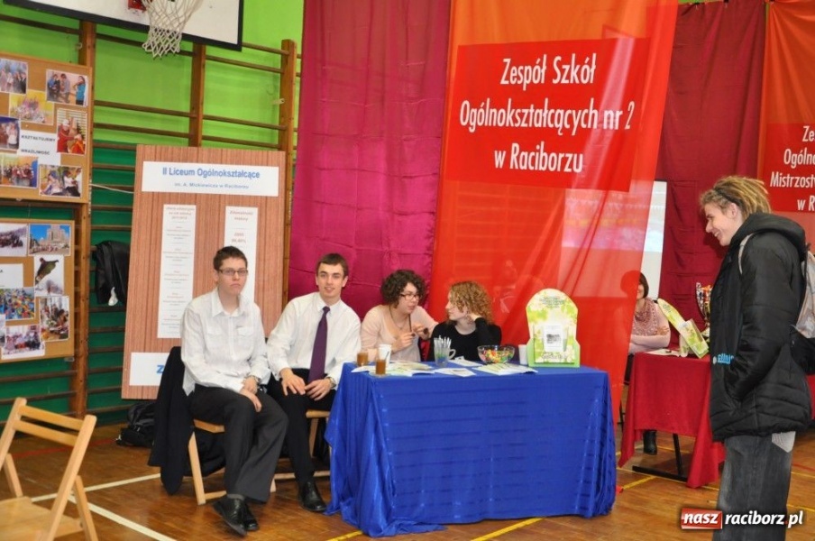 Zdjęcie w galerii na portalu naszraciborz.pl: Szkoły walczą o gimnazjalistów wiadomości z regionu