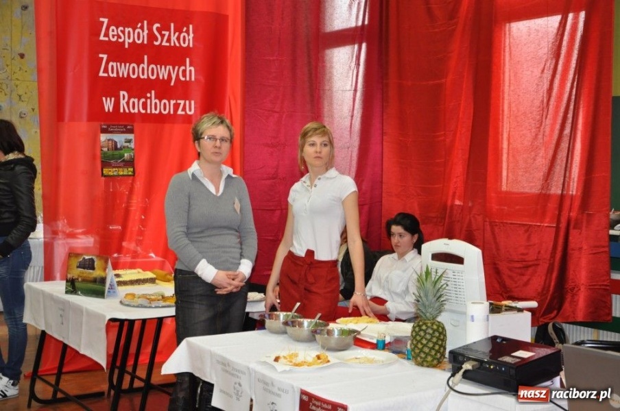 Zdjęcie w galerii na portalu naszraciborz.pl: Szkoły walczą o gimnazjalistów wiadomości z regionu