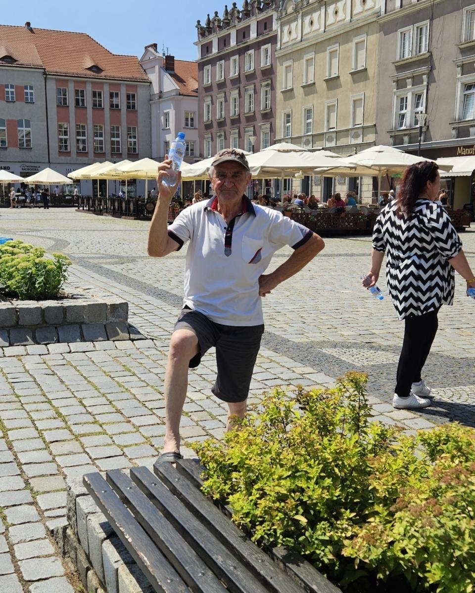 Zdjęcie w galerii na portalu naszraciborz.pl: Polska 2050 Szymona Hołowni radzi raciborzanom: pijcie wodę! wiadomości z regionu
