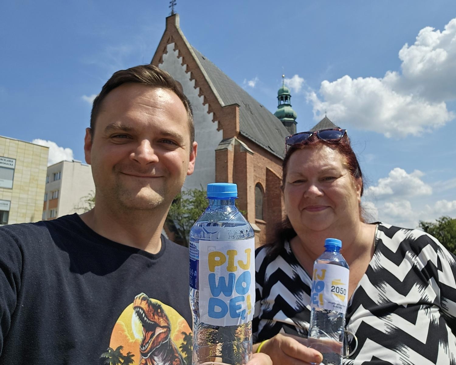 Zdjęcie w galerii na portalu naszraciborz.pl: Polska 2050 Szymona Hołowni radzi raciborzanom: pijcie wodę! wiadomości z regionu