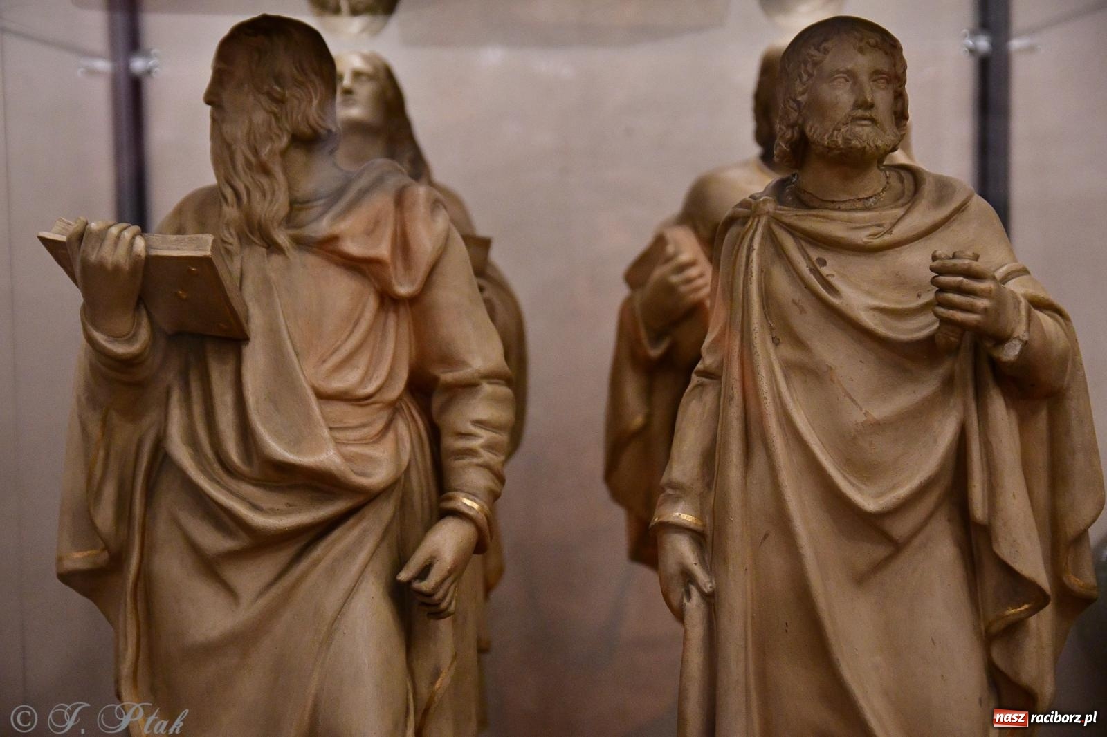 Zdjęcie w galerii na portalu naszraciborz.pl: Nocne zwiedzanie na raciborskim zamku z Królewskim Dzwonem Zygmunta w tle wiadomości z regionu